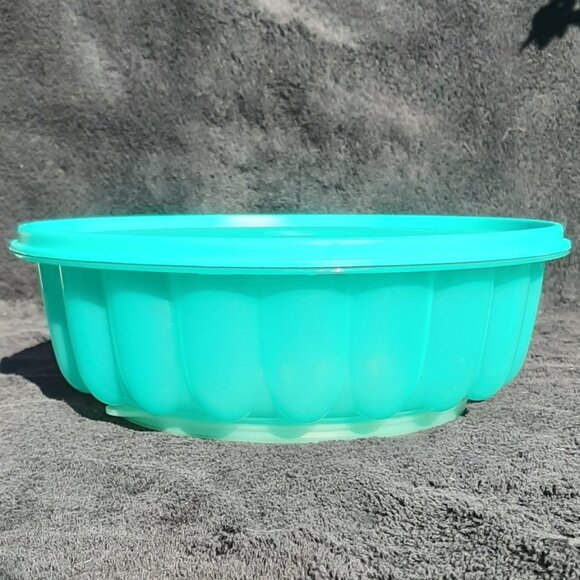 Teal TUPPERWARE 3 Pce Jelly Mold Ice Ring Bowl with Lid Jel-N-Serve - Picture 13 of 16